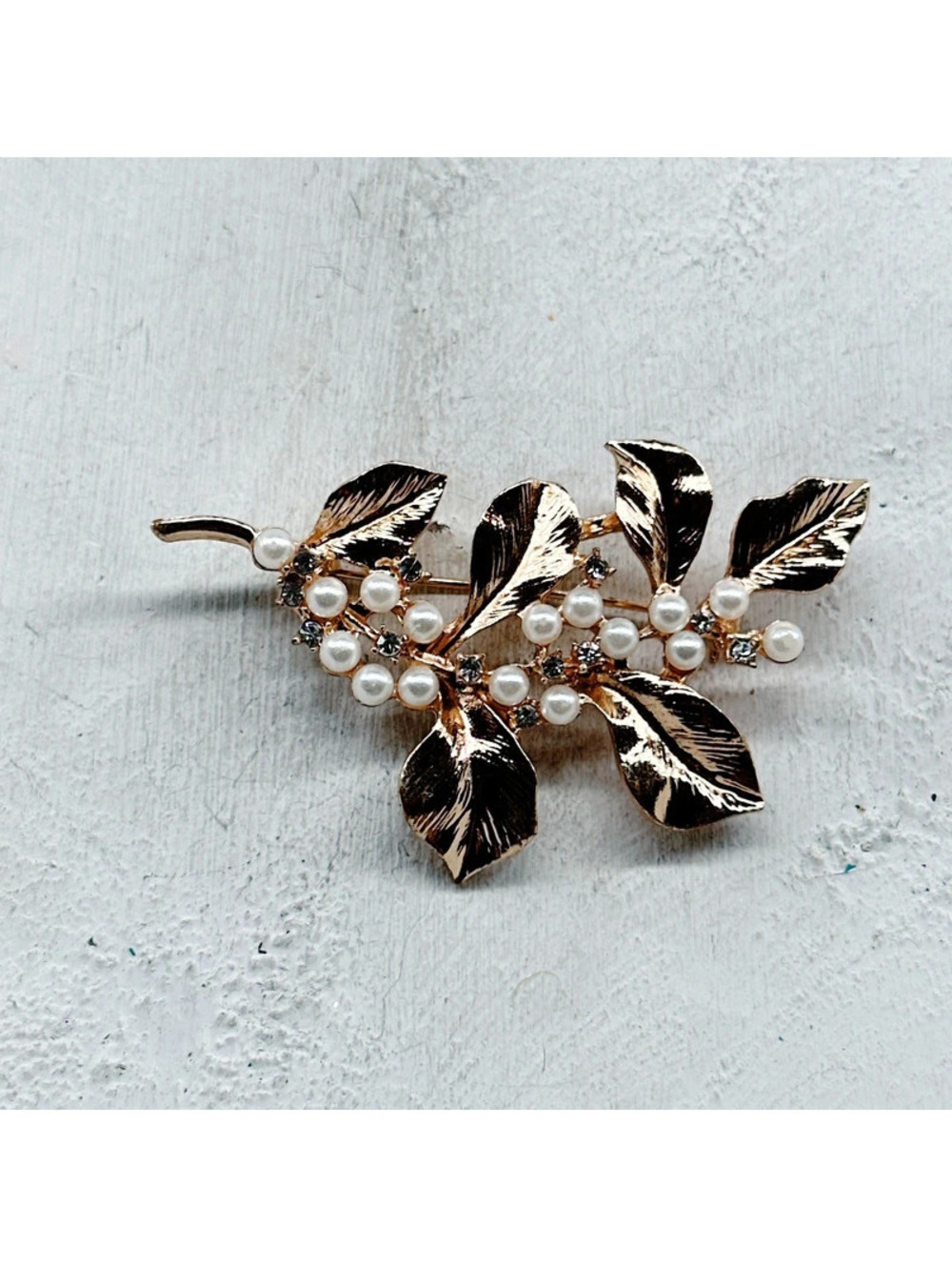 5504gc. Rose Goldtone Faux Pearl Brooch